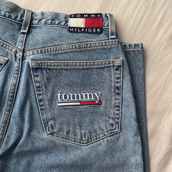 Classic fit med wash Tommy Hilfiger denim Jeans - Picture 4 of 8